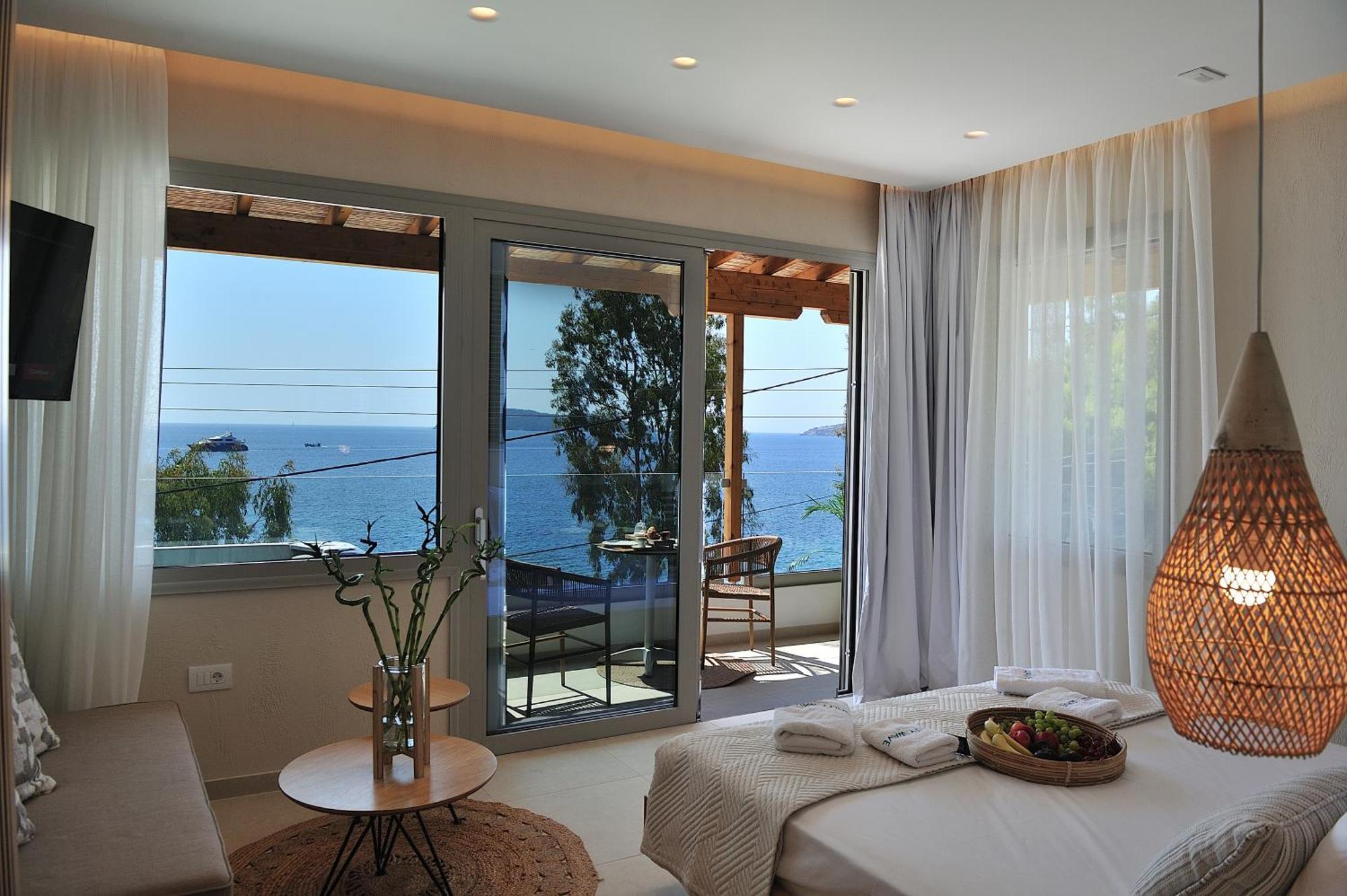 Salty Wave Suites Skiathos-Stadt Exterior foto