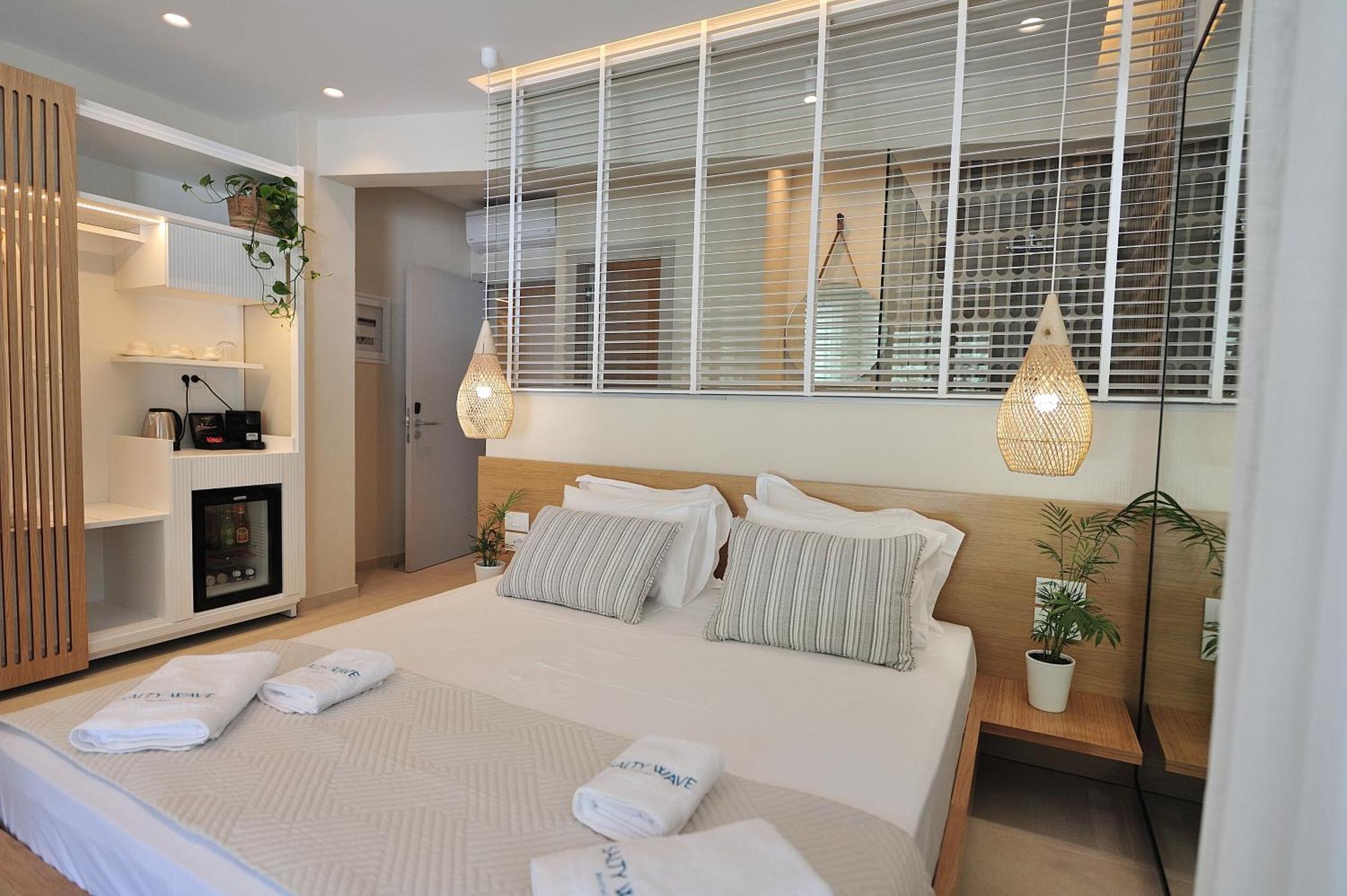 Salty Wave Suites Skiathos-Stadt Exterior foto