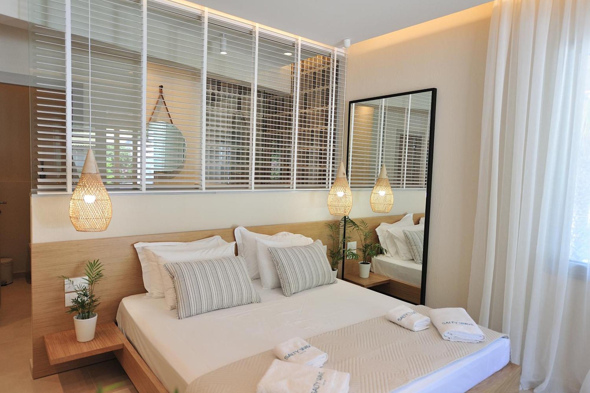 Salty Wave Suites Skiathos-Stadt Exterior foto