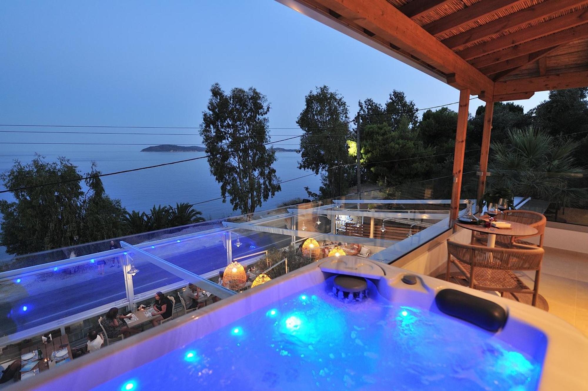 Salty Wave Suites Skiathos-Stadt Exterior foto