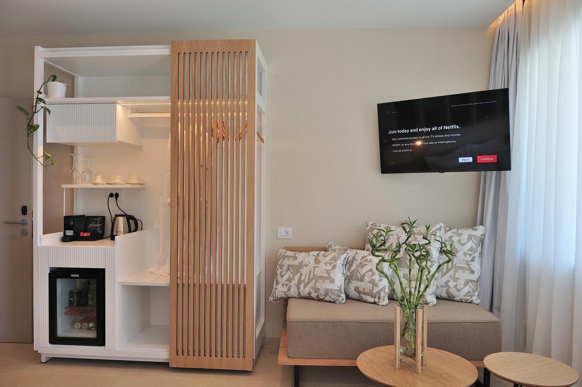 Salty Wave Suites Skiathos-Stadt Exterior foto