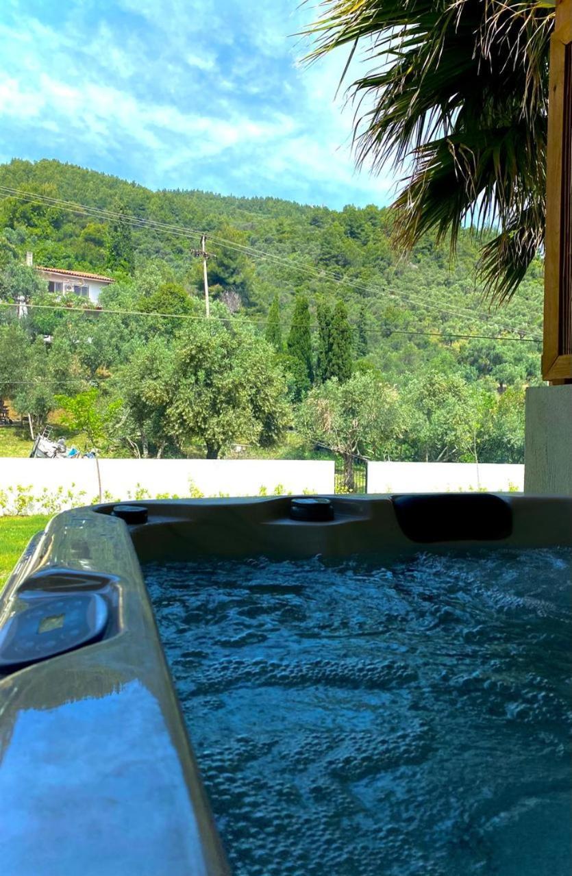 Salty Wave Suites Skiathos-Stadt Exterior foto