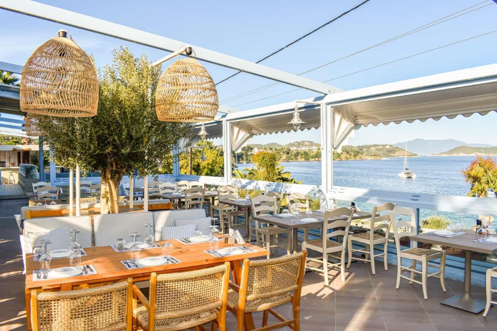 Salty Wave Suites Skiathos-Stadt Exterior foto